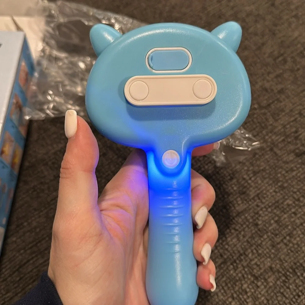 NWT pet spray massage comb - one button spray massage cleaner - for cats/dogs